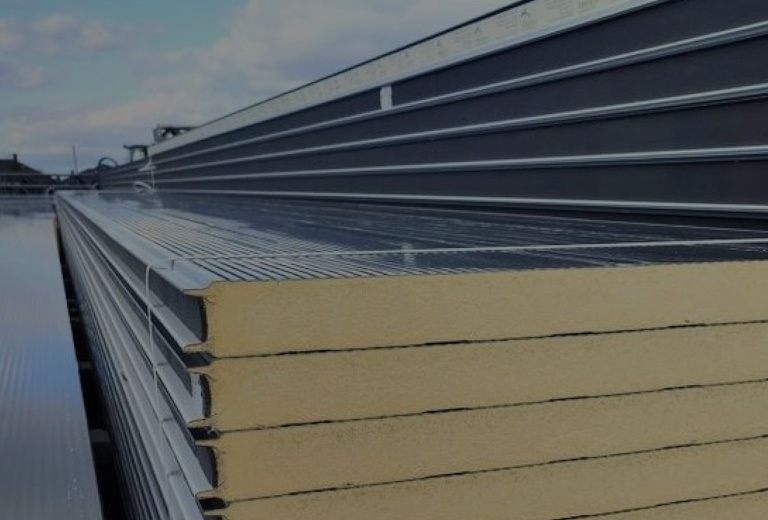 Szendvicspanelek PIR-PUR habos töltettel